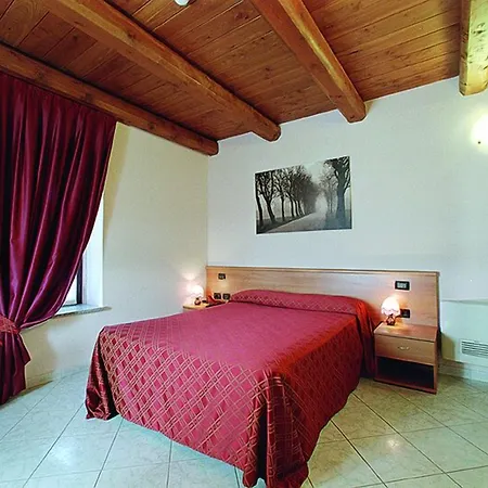 Tenuta Canta מלון 3*